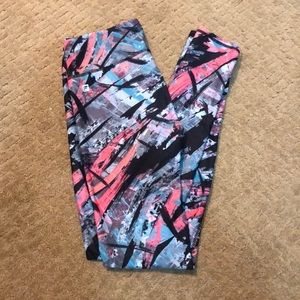 🦄Super Fun Graffiti Print Fabletics Leggings🦄